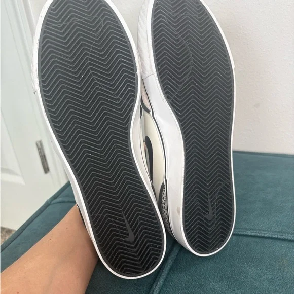 Nike SB Zoom Janoski Olympic Safari Cream and Black Sneakers with Blue Laces - Picture 7 of 7